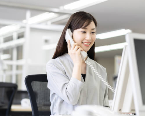 woman-talking-to-the-phone-mobile